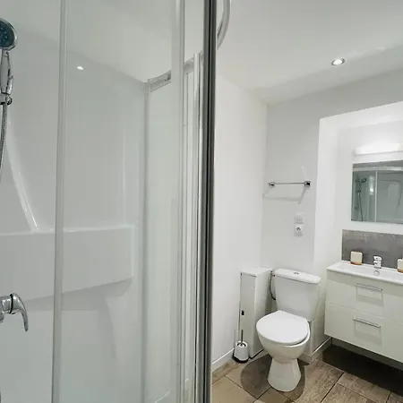 5 Salle D'eau Privee *